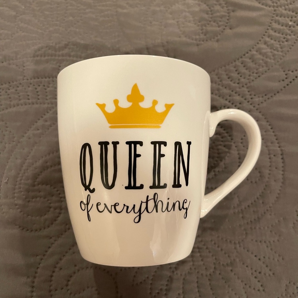 LAST CHANCE!  Make offer. 
Queen of Everything Mug - White and Gold